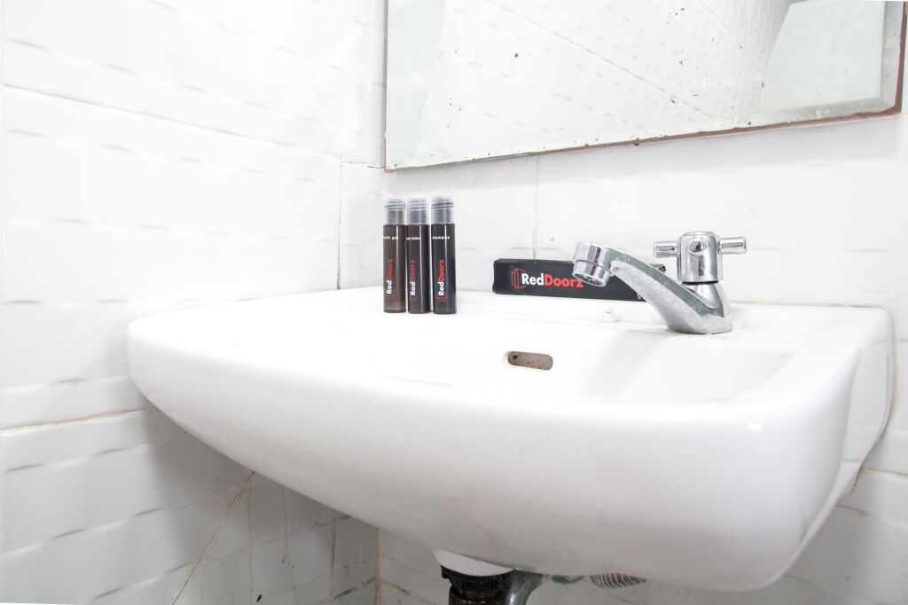 Сидоарджо: RedDoorz near Juanda International Airport