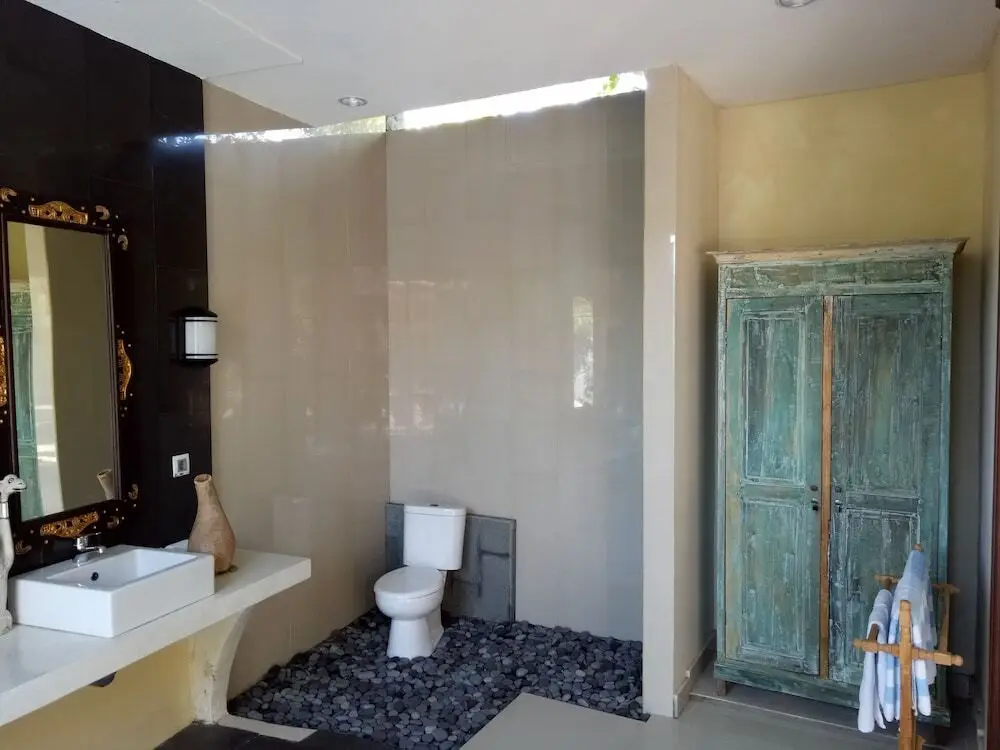 Сукавати: Aron Guest House
