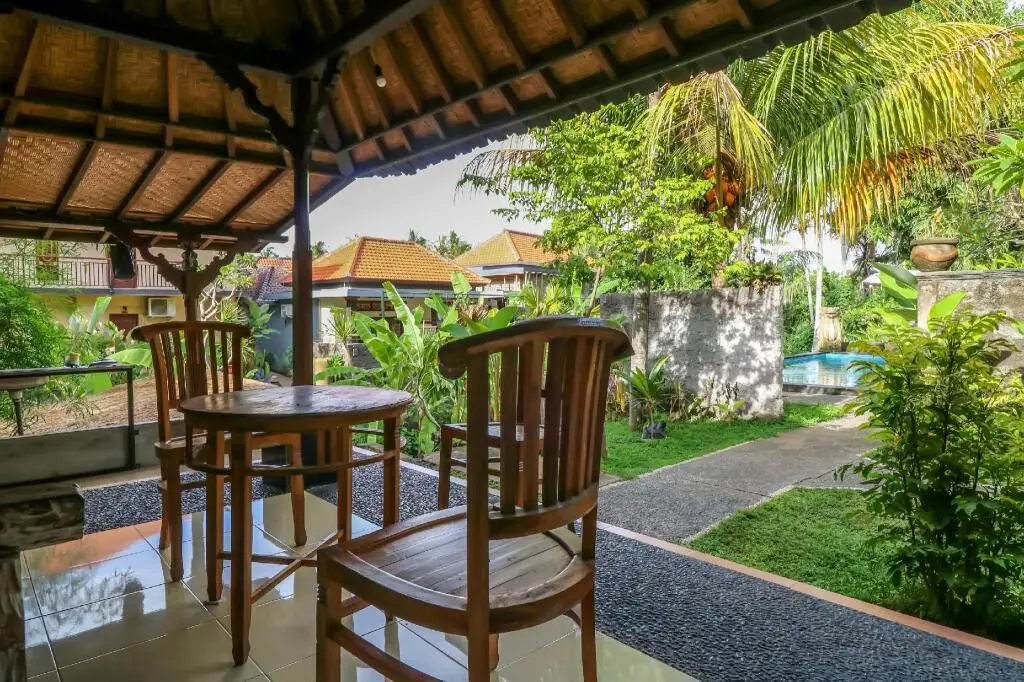 Сукавати: Aron Guest House