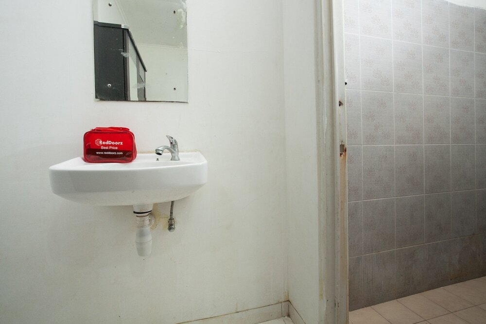 Сурабая: Reddoorz near Kejaksaan Negeri Surabaya
