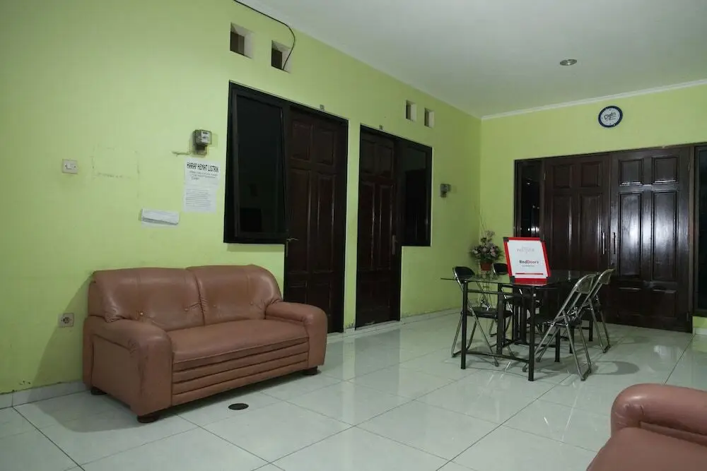 Сурабая: Reddoorz near Kejaksaan Negeri Surabaya