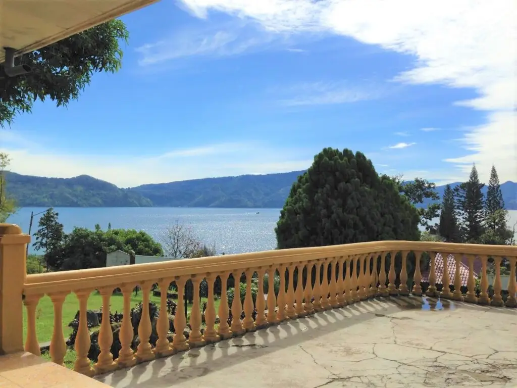 Озеро Тоба: Tuk Tuk View Inn
