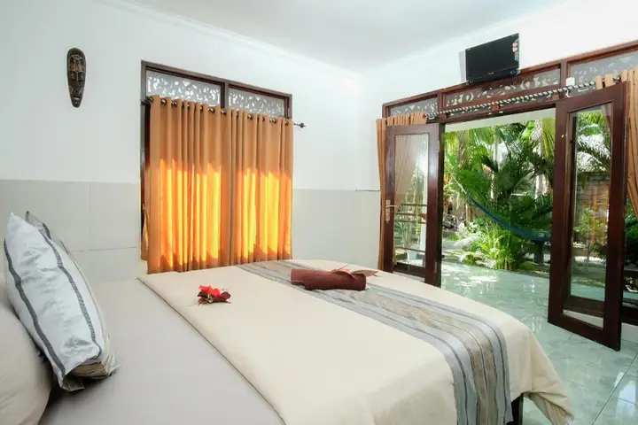 Гили Траванган: Warna Beach Hotel