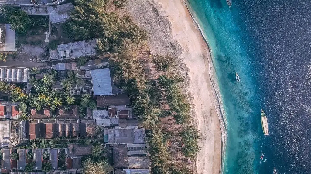 Гили Траванган: Warna Beach Hotel