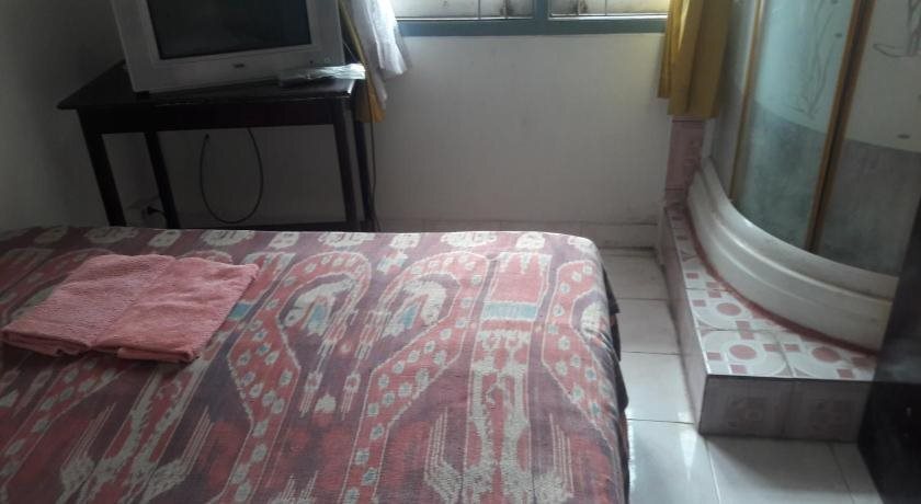 Матарам: Airlangga Hotel