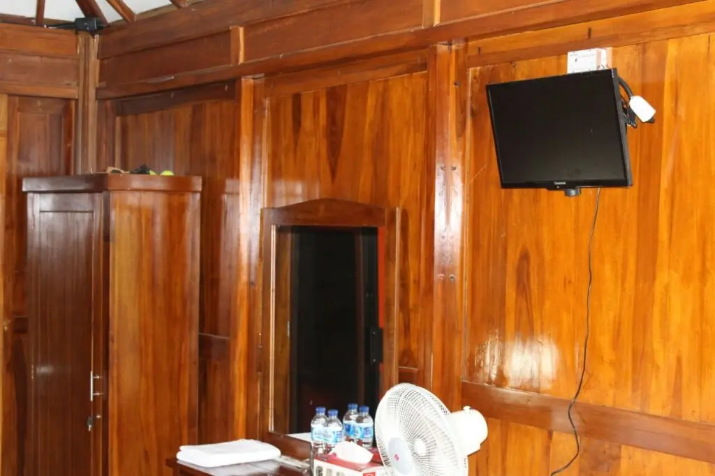 Приген: Rumah Kayu Pinggir Kali