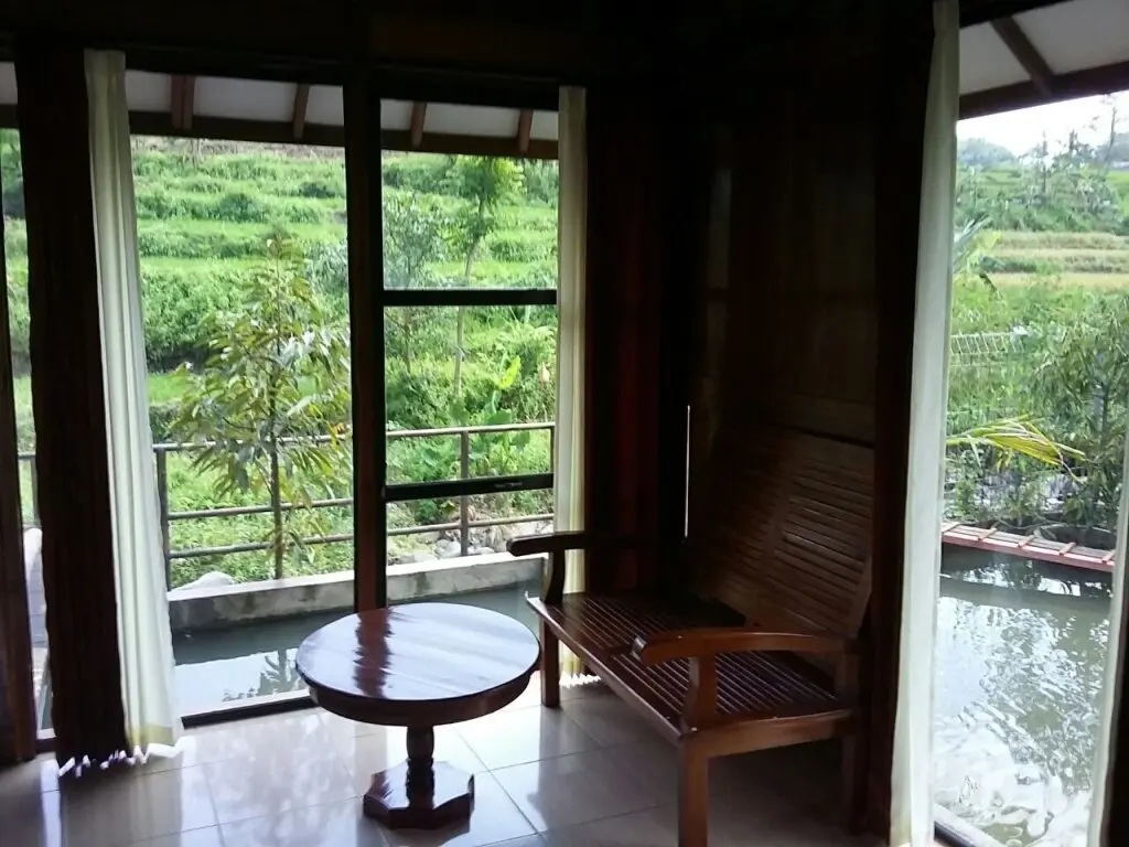 Приген: Rumah Kayu Pinggir Kali