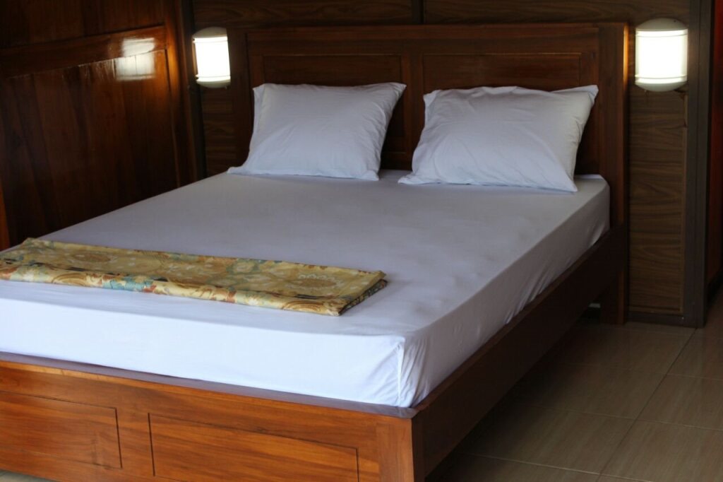Приген: Rumah Kayu Pinggir Kali