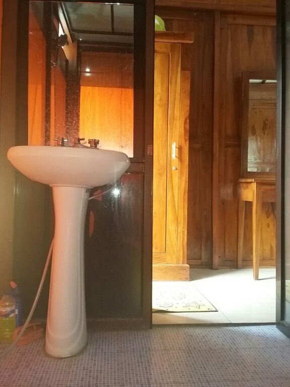 Приген: Rumah Kayu Pinggir Kali
