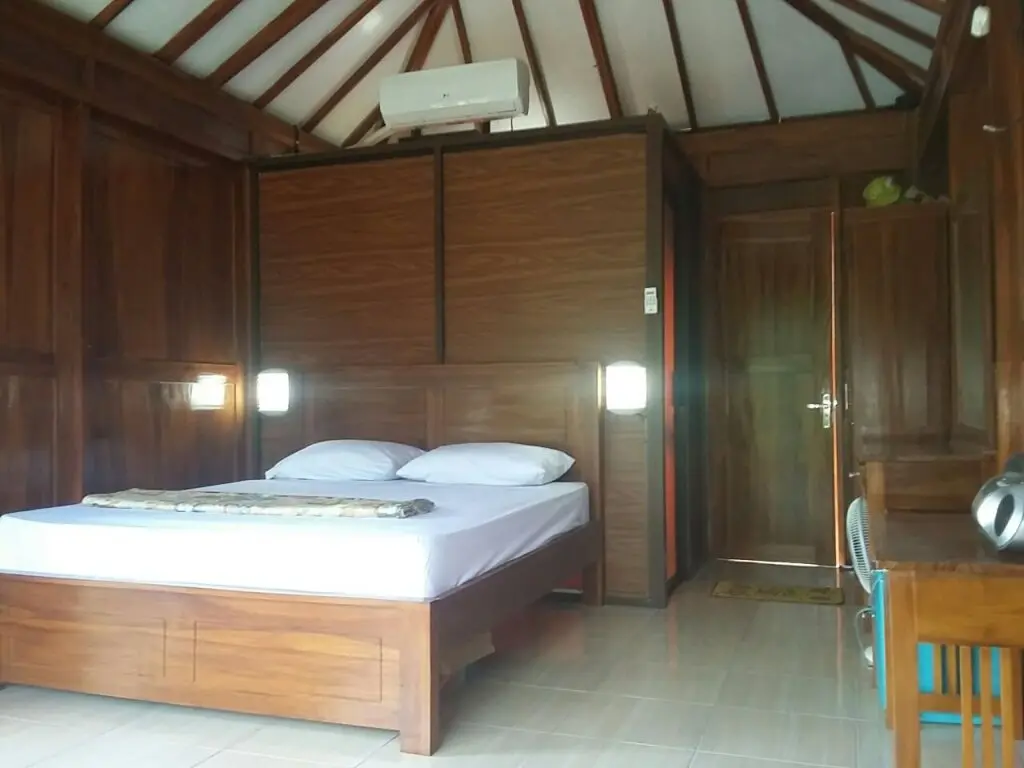 Приген: Rumah Kayu Pinggir Kali