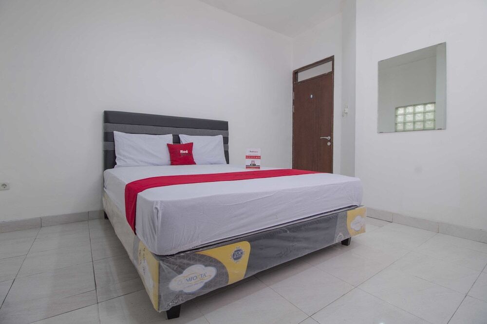Южный Тангеранг: RedDoorz near Teras Kota 2