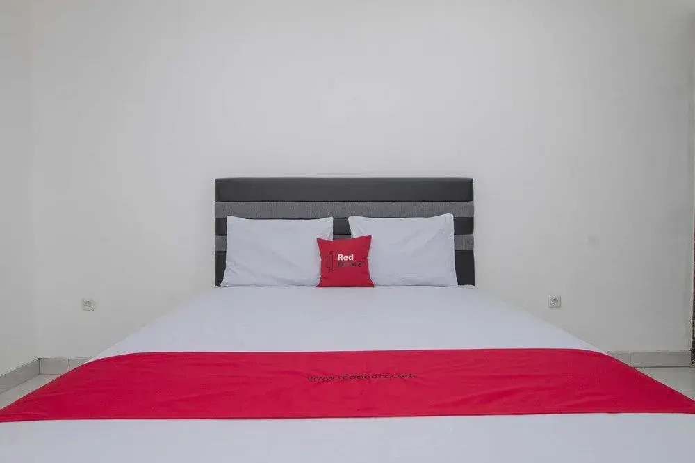 Южный Тангеранг: RedDoorz near Teras Kota 2