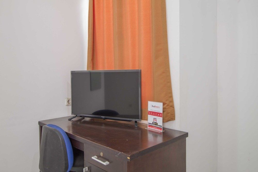 Южный Тангеранг: RedDoorz near Teras Kota 2