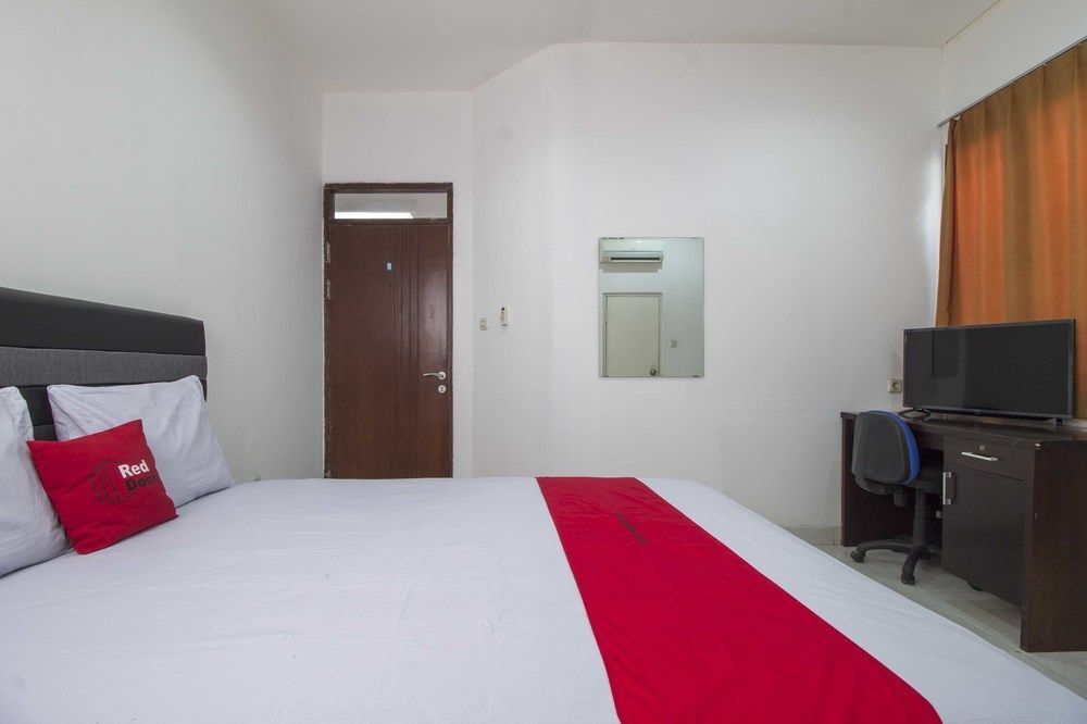 Южный Тангеранг: RedDoorz near Teras Kota 2