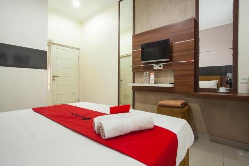 Сурабая: RedDoorz @ MERR Surabaya