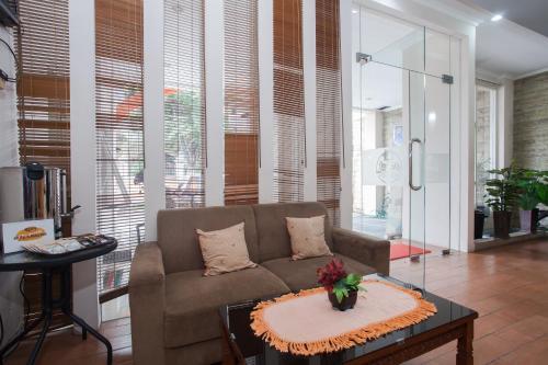 Сурабая: RedDoorz @ MERR Surabaya