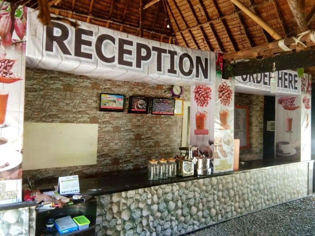 Танджунгджая: Penginapan Bunar Tunggal dan Resto Seafood