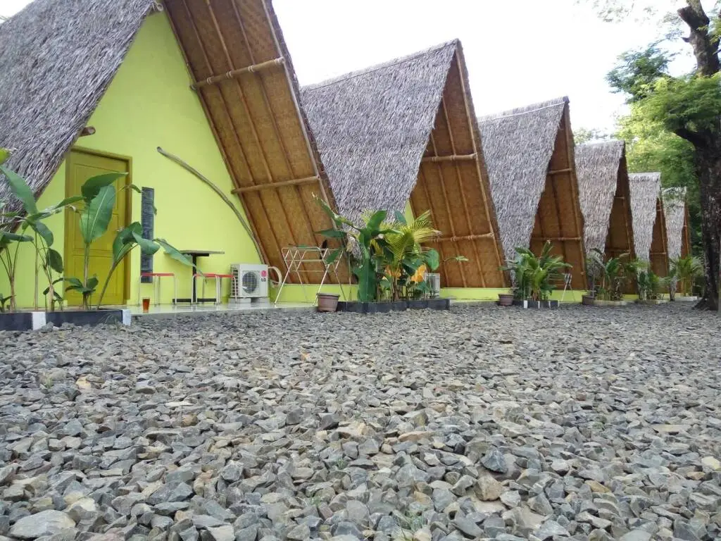 Танджунгджая: Penginapan Bunar Tunggal dan Resto Seafood