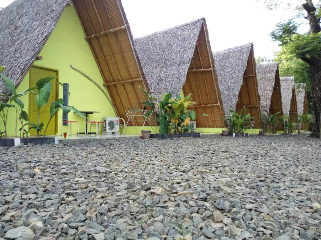 Танджунгджая: Penginapan Bunar Tunggal dan Resto Seafood