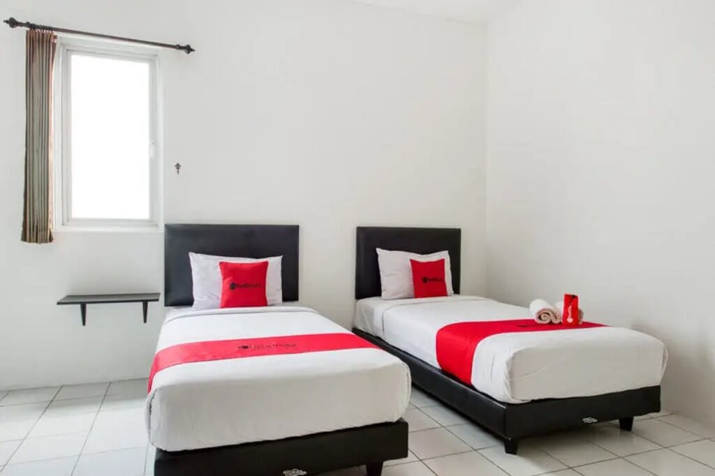 Сурабая: RedDoorz near Pantai Ria Kenjeran