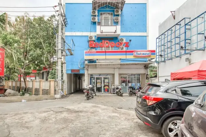 Сурабая: RedDoorz near Pantai Ria Kenjeran