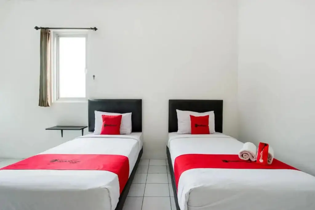 Сурабая: RedDoorz near Pantai Ria Kenjeran