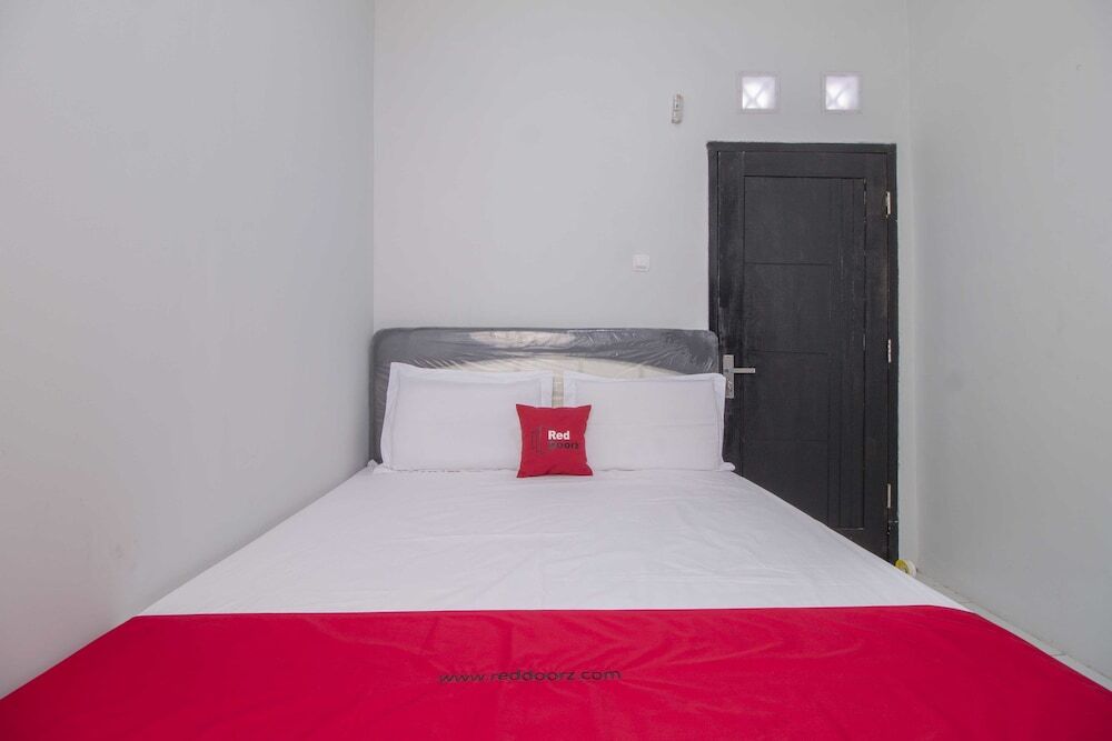 Джакарта: RedDoorz @ Pondok Bambu