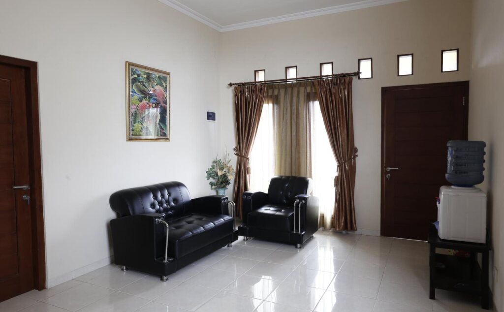 Депок: Twin House