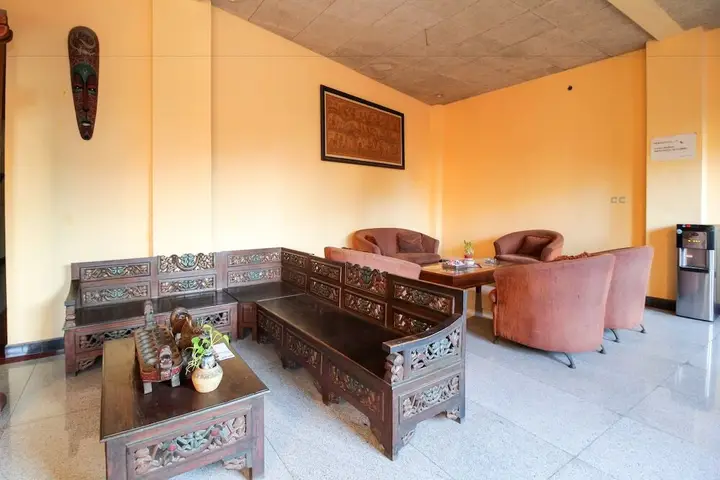 Сурабая: Airy Eco Syariah Gubeng Kertajaya Dua Belas C 115 Surabaya