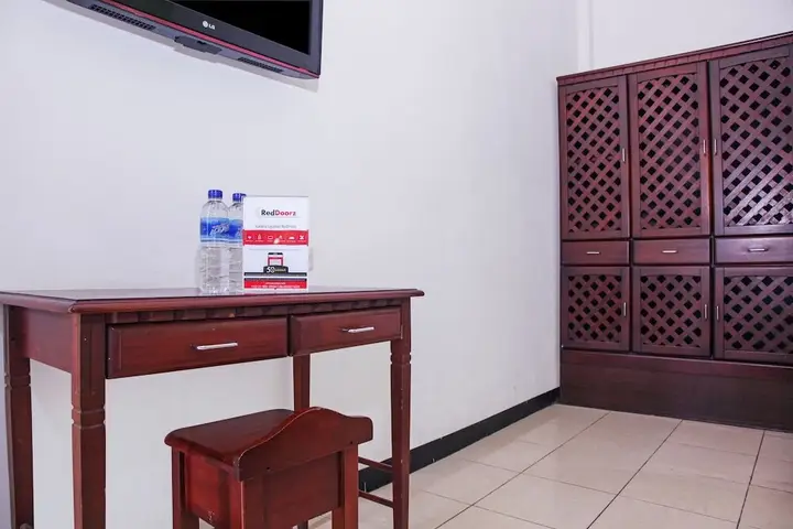 Сурабая: RedDoorz near Tanjung Perak