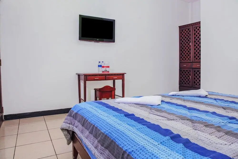 Сурабая: RedDoorz near Tanjung Perak