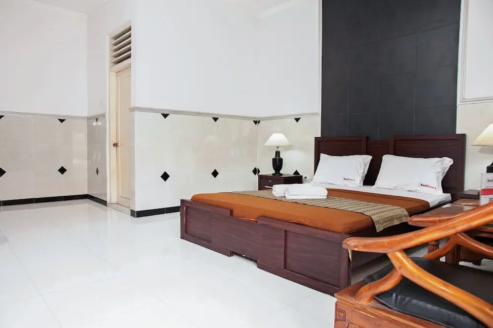 Сурабая: RedDoorz near City of tomorrow mall
