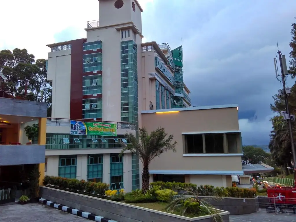 Букиттинги: Grand Royal Denai Hotel