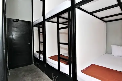 ZEN Hostel Jalan Patimura Legian — фото 1