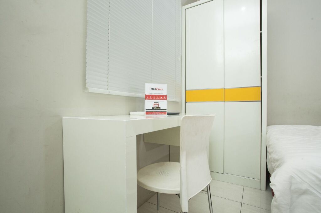 Сурабая: RedDoorz near Suroboyo Carnival Park