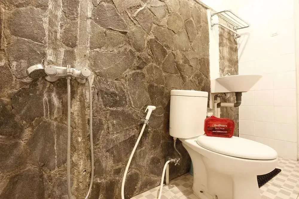 Джокьякарта: Reddoorz near Lempuyangan Station 2