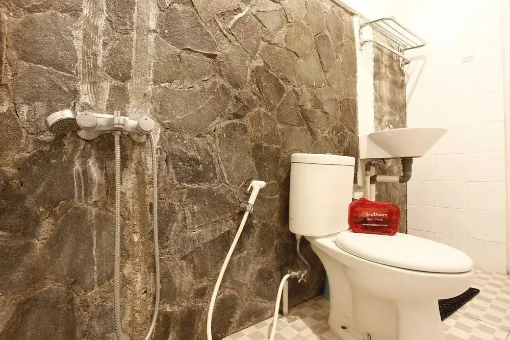 Джокьякарта: Reddoorz near Lempuyangan Station 2