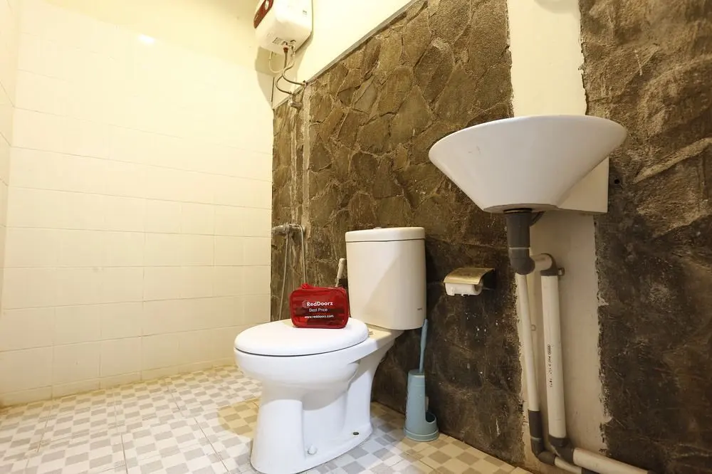 Джокьякарта: Reddoorz near Lempuyangan Station 2