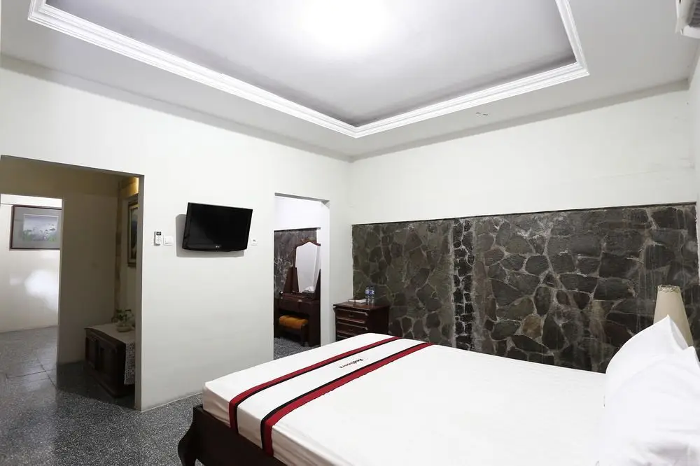 Джокьякарта: Reddoorz near Lempuyangan Station 2