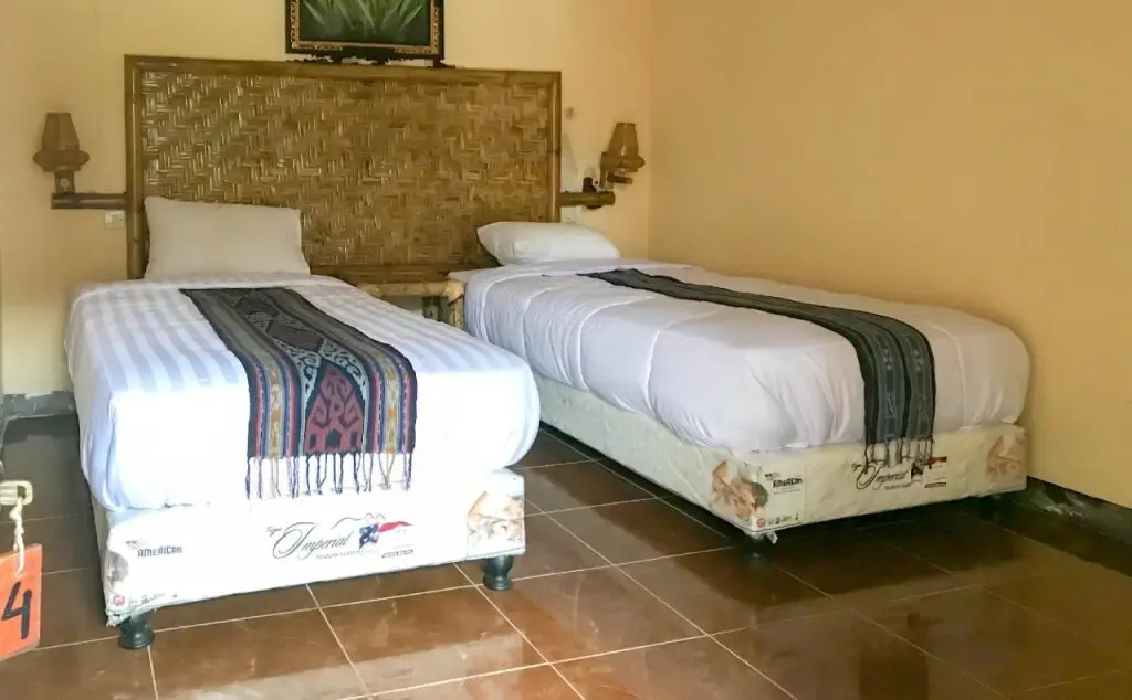 Jerowaru: Surya Karhyn Hotel & Restaurant