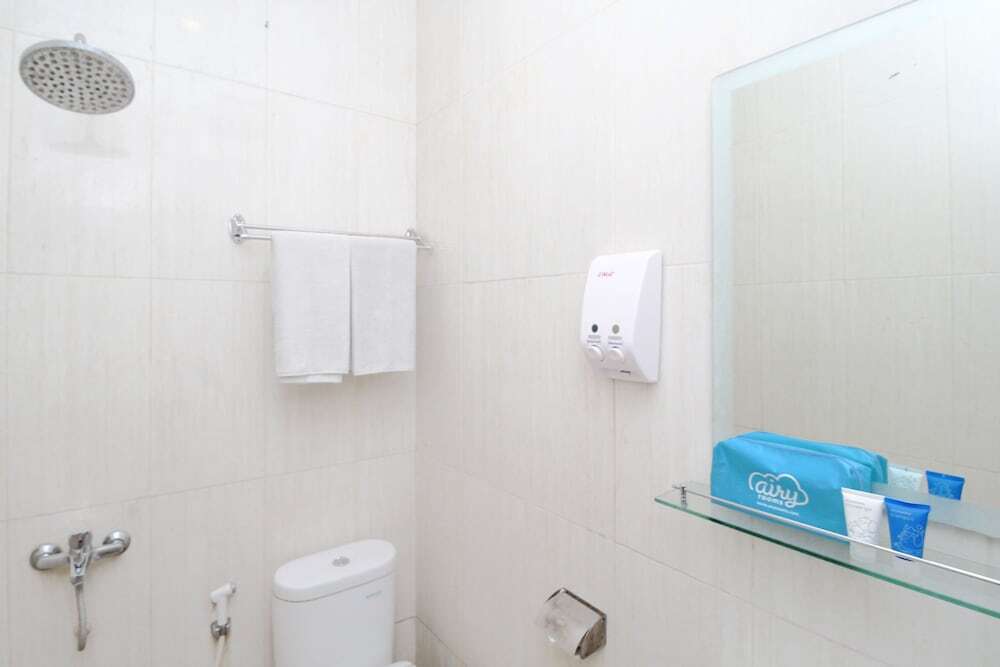 Суракарта: Airy Terminal Tirtonadi MT Haryono 80 Solo