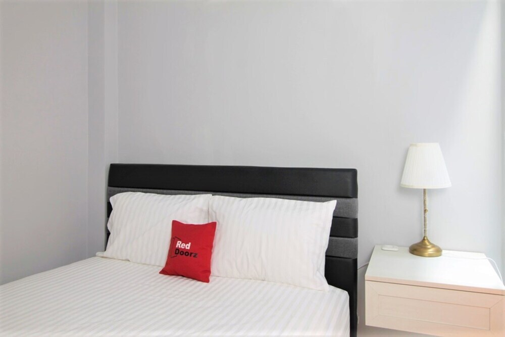 Джакарта: RedDoorz @ Meruya Selatan