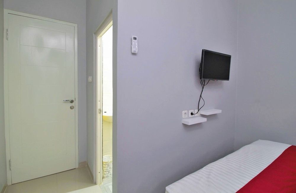 Джакарта: RedDoorz @ Meruya Selatan