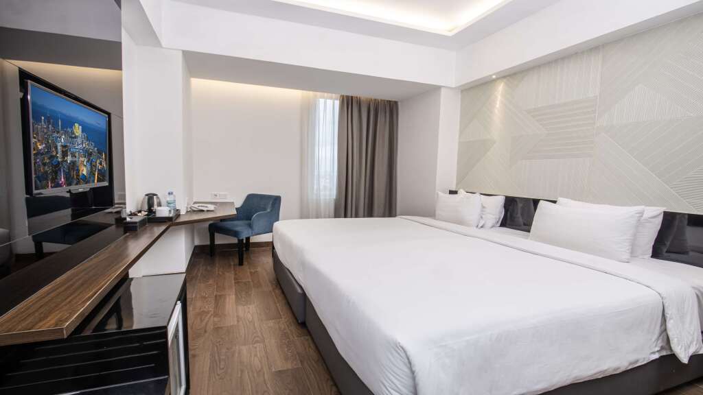 Макассар: Golden Tulip Essential Makassar