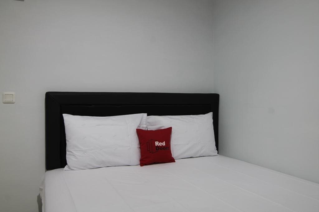 Куруг: RedDoorz near Lippo Village 3