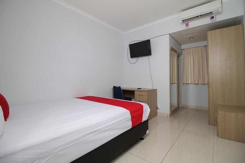 Куруг: RedDoorz near Lippo Village 3