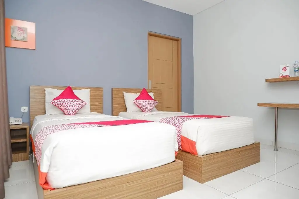 Семаранг: RedDoorz near Ahmad Yani Airport