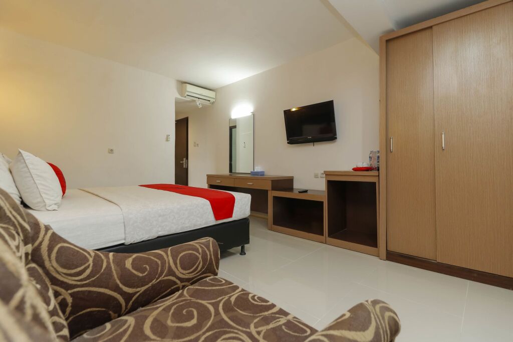 Макассар: RedDoorz Plus near Karebosi Area