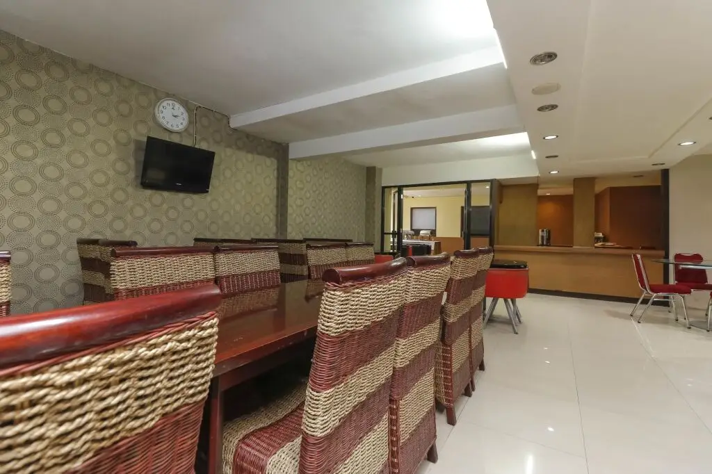 Макассар: RedDoorz Plus near Karebosi Area