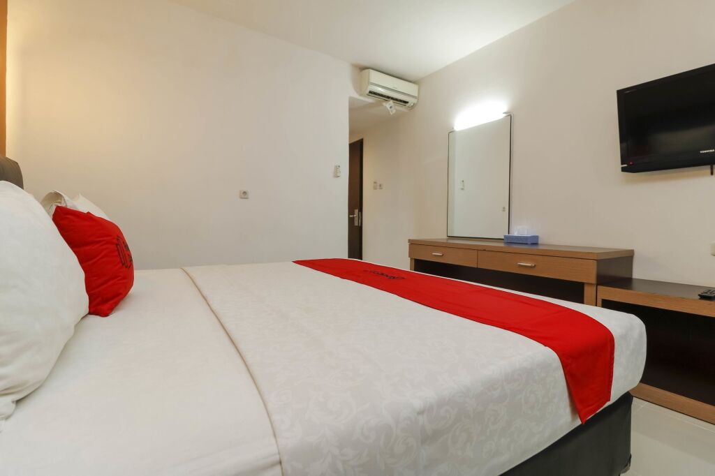 Макассар: RedDoorz Plus near Karebosi Area